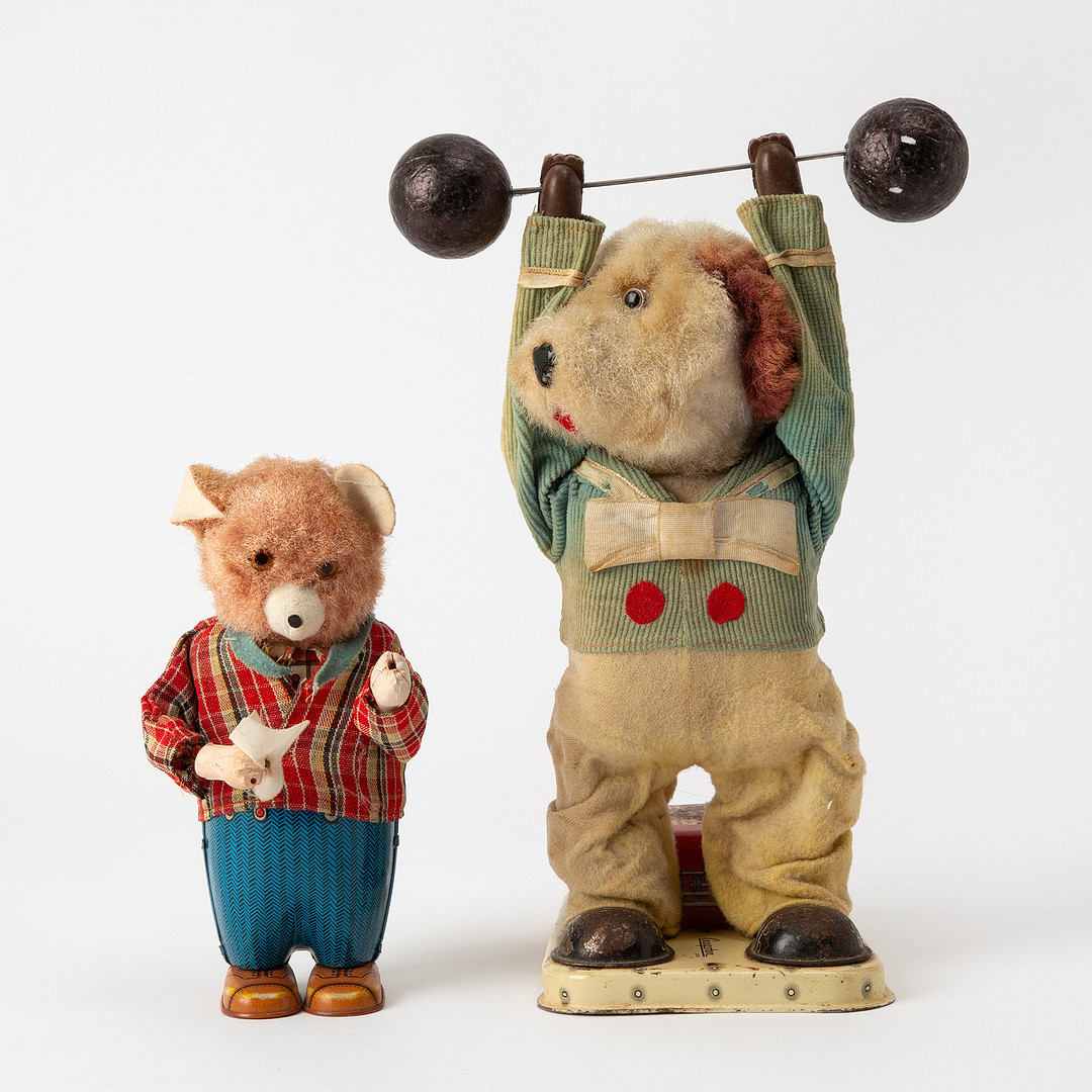 ALPS. "Mr Strongpup the Weightlifter" och "Bruno the Spectacle Bear", Japan, 1900-taets mitt.