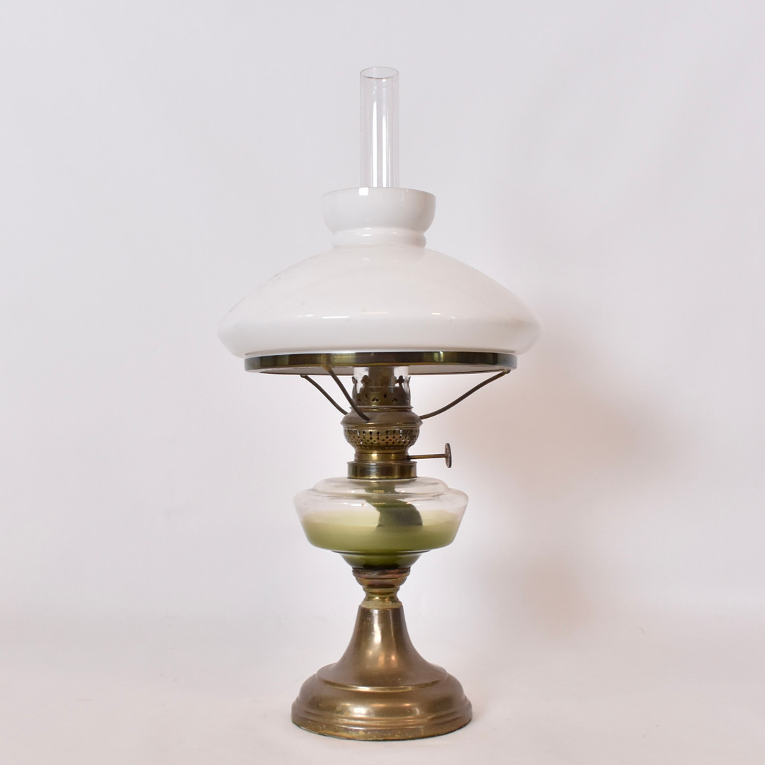 BORDSFOTOGENLAMPA, mässing/glas, 1900-talets första hälft.