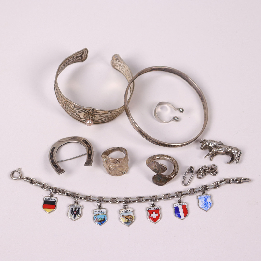 SMYCKEN, silver och guld, armband, ringar mm.