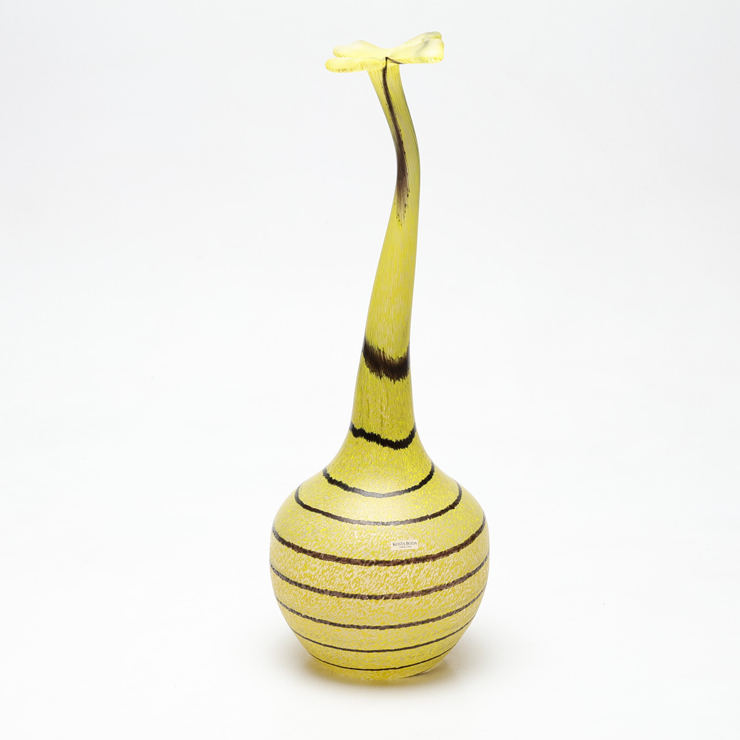 ULRICA HYDMAN-VALLIEN. vas "snakeflover", Kosta Boda, osignerad.
