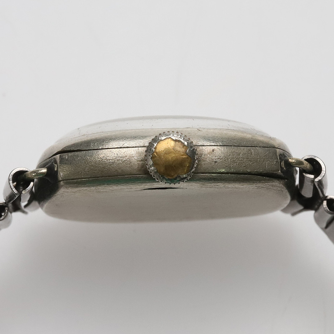 ARMBANDSUR. Nickel, 15 jewels, "Trench-watch" 1900-talets första halva.