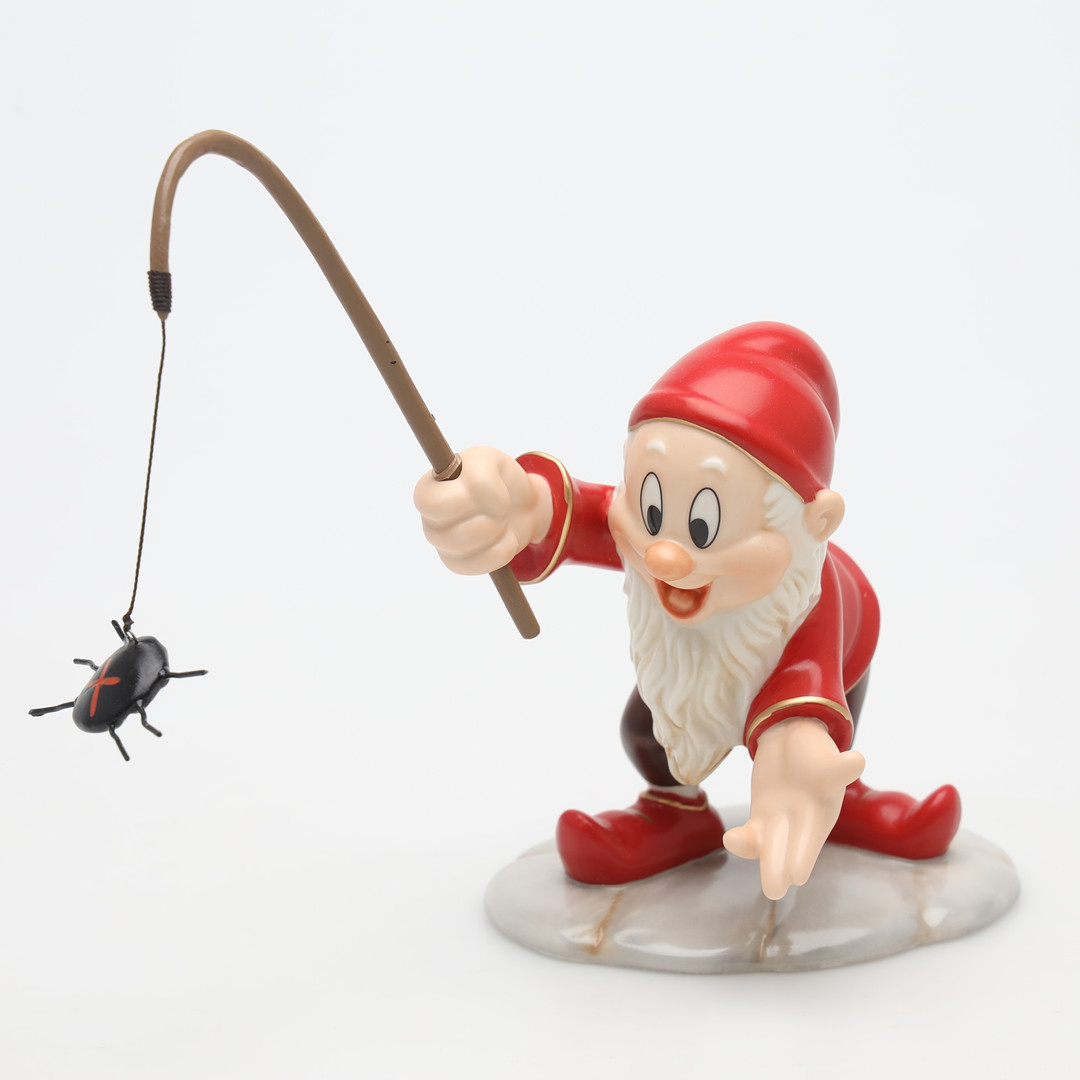 STEFAN LINDAHL. FIGURIN, porslin, Fyrklövern Disney Collection.