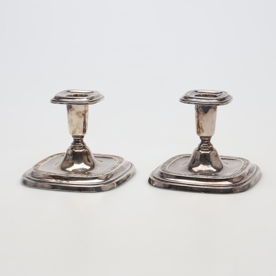 LJUSSTAKAR ett par, sterlingsilver, bruttovikt ca 374 gram.