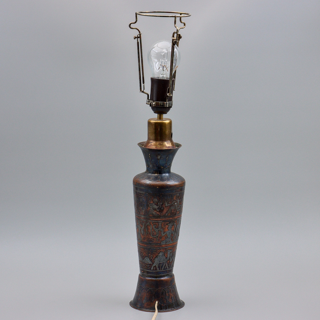 VAS OMGJORD TILL BORDSLAMPA, KOPPAR, DEKOR AV HIEROGLYFER, 1900-TAL.