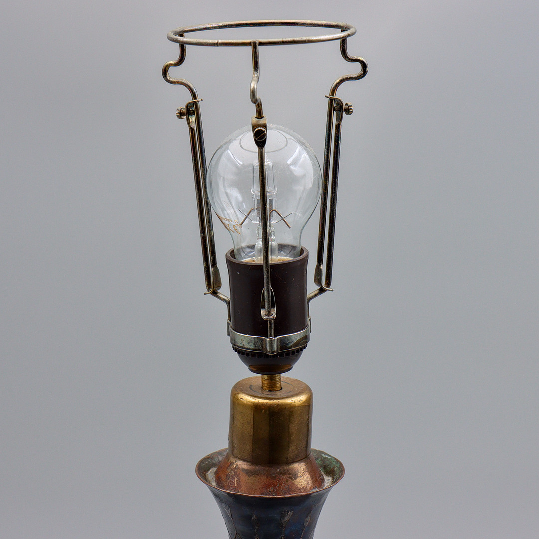 VAS OMGJORD TILL BORDSLAMPA, KOPPAR, DEKOR AV HIEROGLYFER, 1900-TAL.