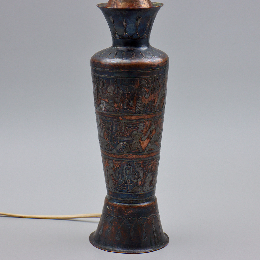 VAS OMGJORD TILL BORDSLAMPA, KOPPAR, DEKOR AV HIEROGLYFER, 1900-TAL.
