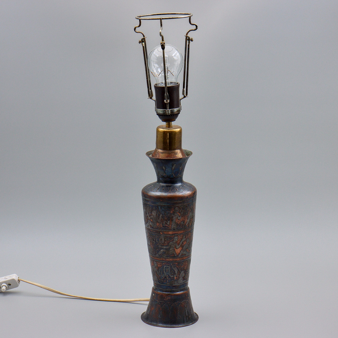 VAS OMGJORD TILL BORDSLAMPA, KOPPAR, DEKOR AV HIEROGLYFER, 1900-TAL.