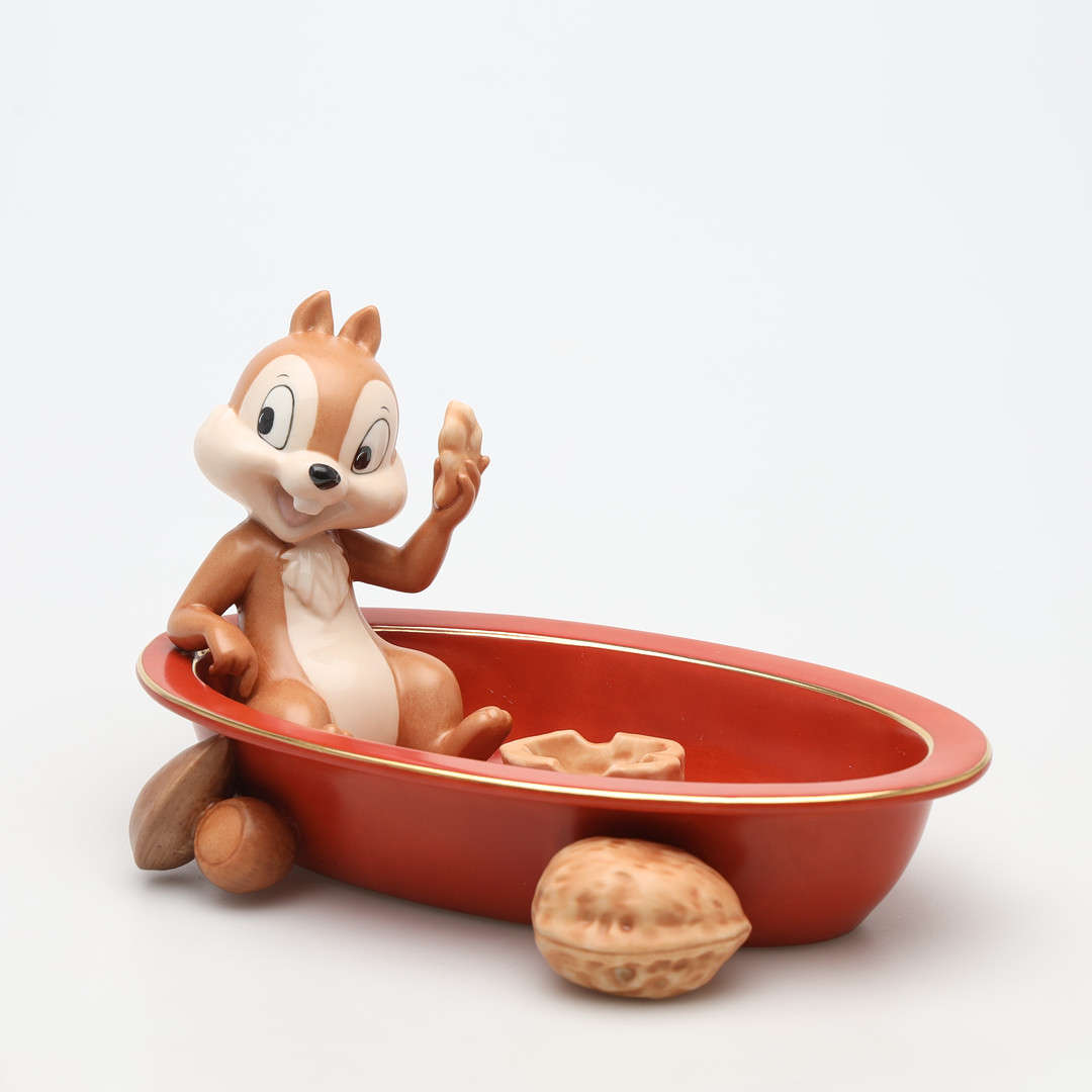 STEFAN LINDAHL. NÖTSKÅL, porslin, Piff, Fyrklövern Disney Collection.