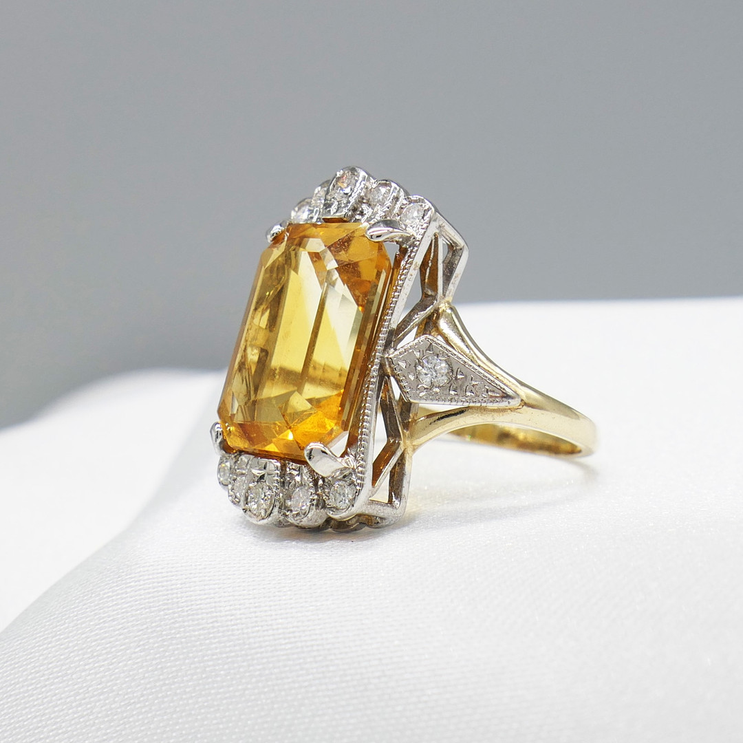 CITRINE & DIAMOND dress ring.