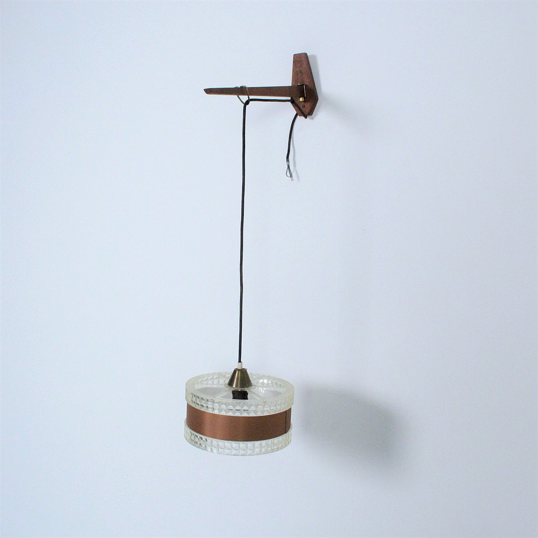 Wandleuchten der 1970er, Teak, Kunststoff.