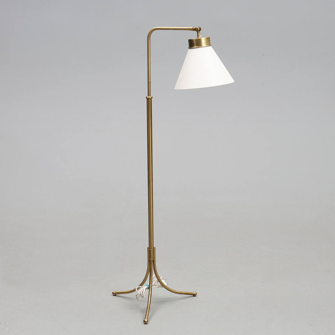 JOSEF FRANK. Golvlampa, no. 1842, för Firma Svenskt Tenn, mässing.
