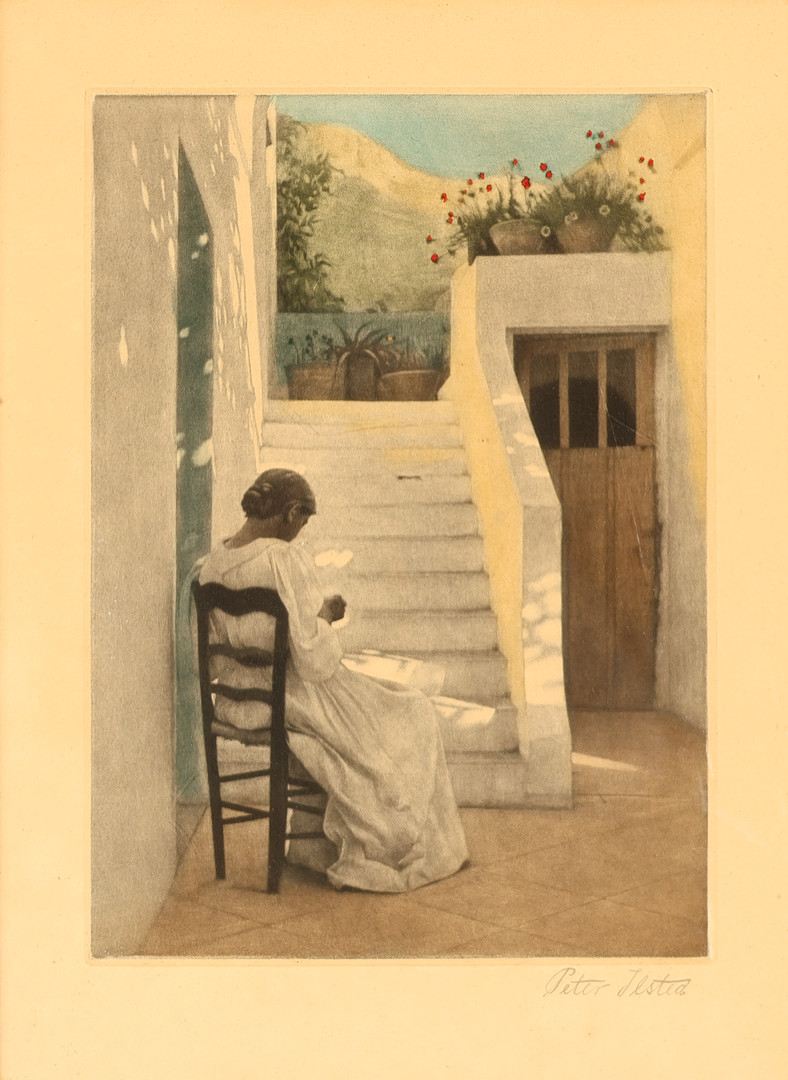 PETER ILSTED (1861-1933). Koloreret mezzotinte, gårdinteriør fra Capri med syende pige, opus 28, signeret i bly.