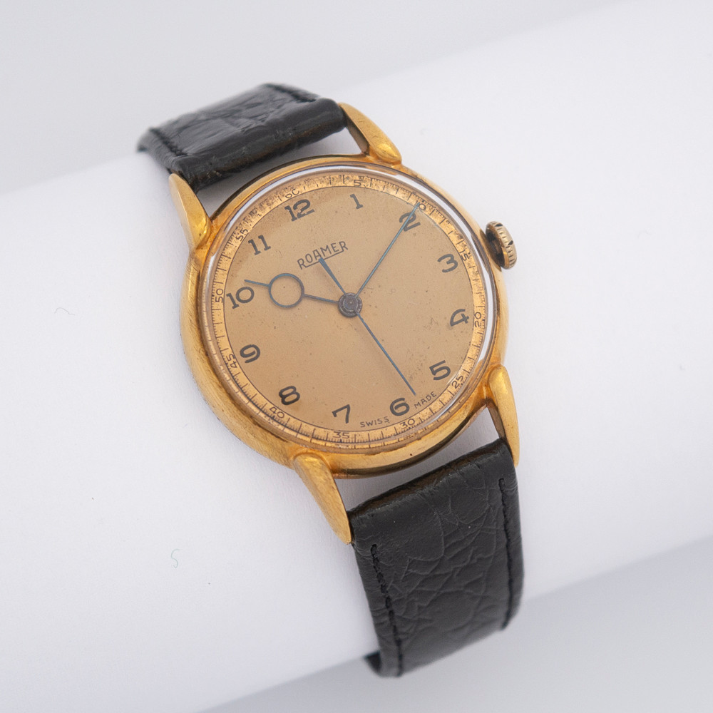 VINTAGE ROAMER ARMBANDUHR, HANDAUFZUG, KUPFERFARBENES ZIFFERBLATT, VERGOLDETES GEHÄUSE, BLÄULICHE ZEIGER, 1960ER JAHRE, LEDERARMBAND.