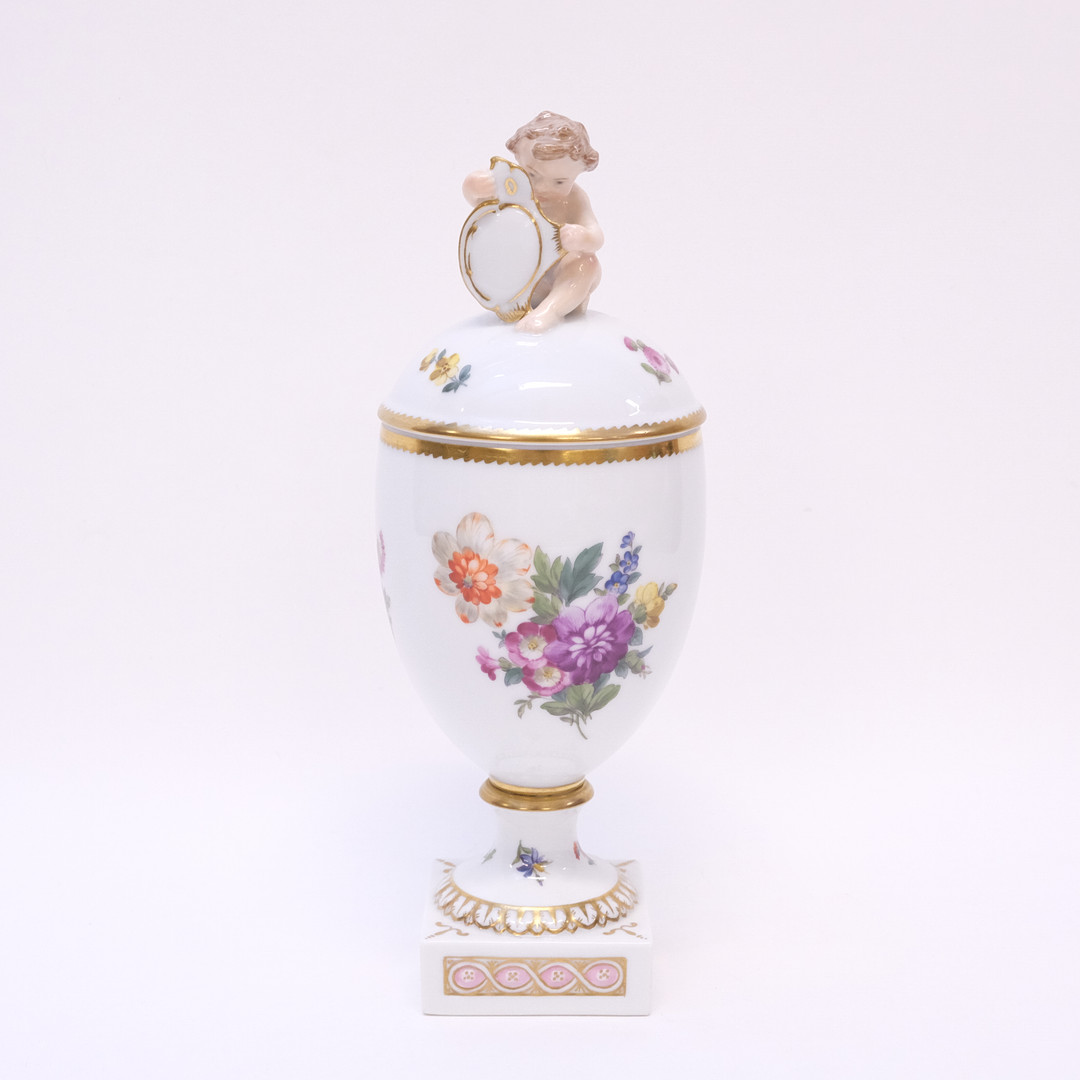 ROYAL COPENHAGEN LOCKURNA, 1900 TALETS FÖRSTA HÄLFT.
