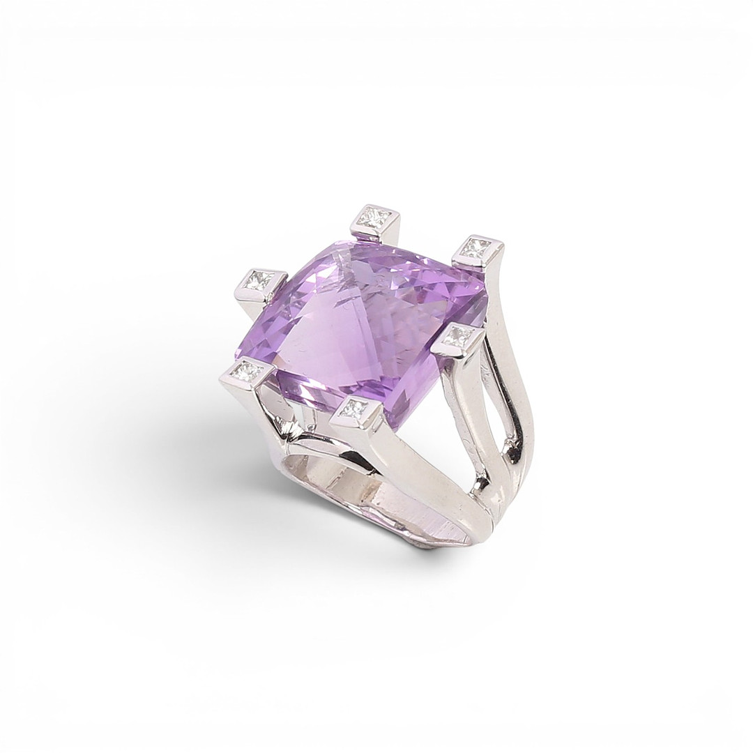 Amethyst and diamonds ring.