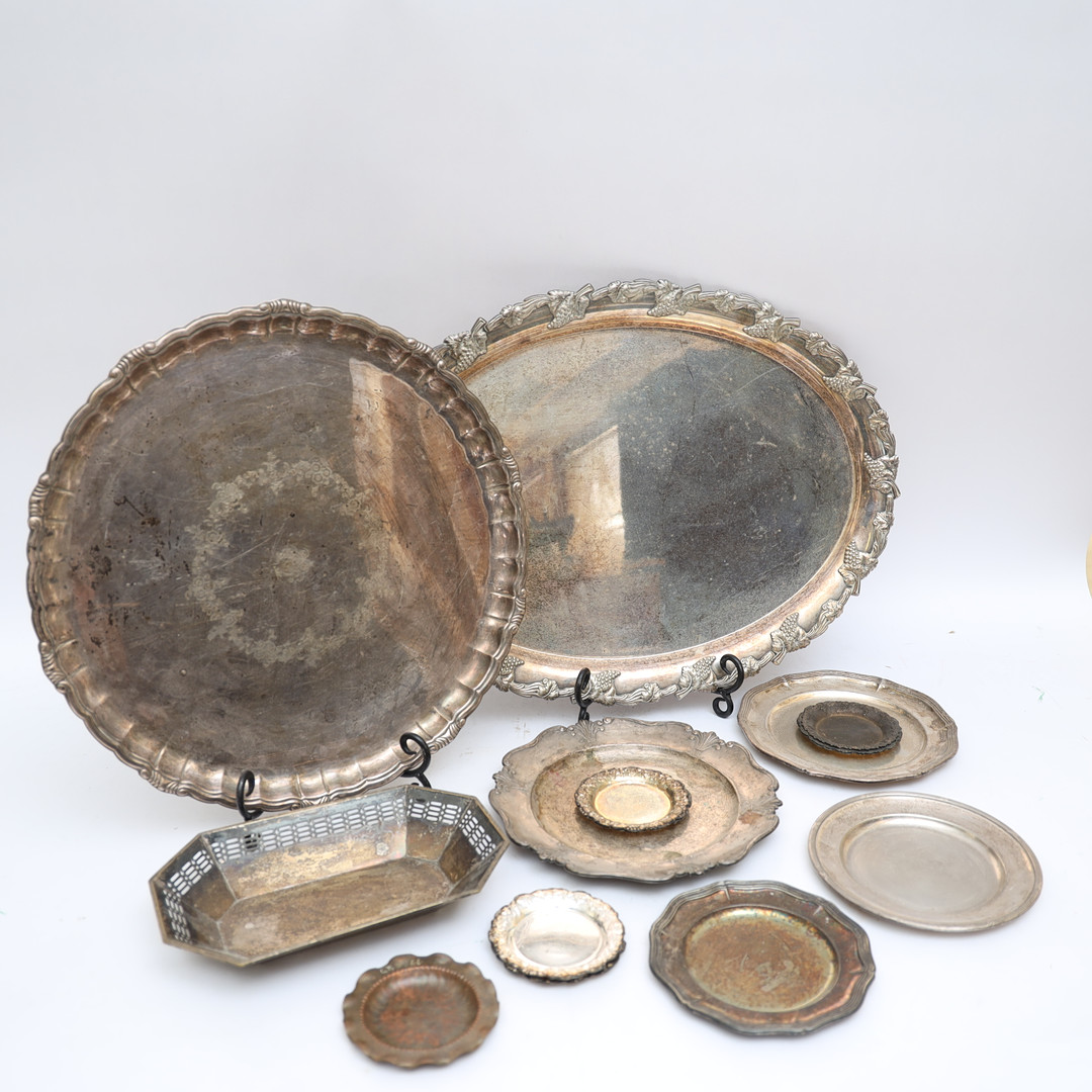 SERVERINGSFAT, mestadels nysilver, med reliefdekor.