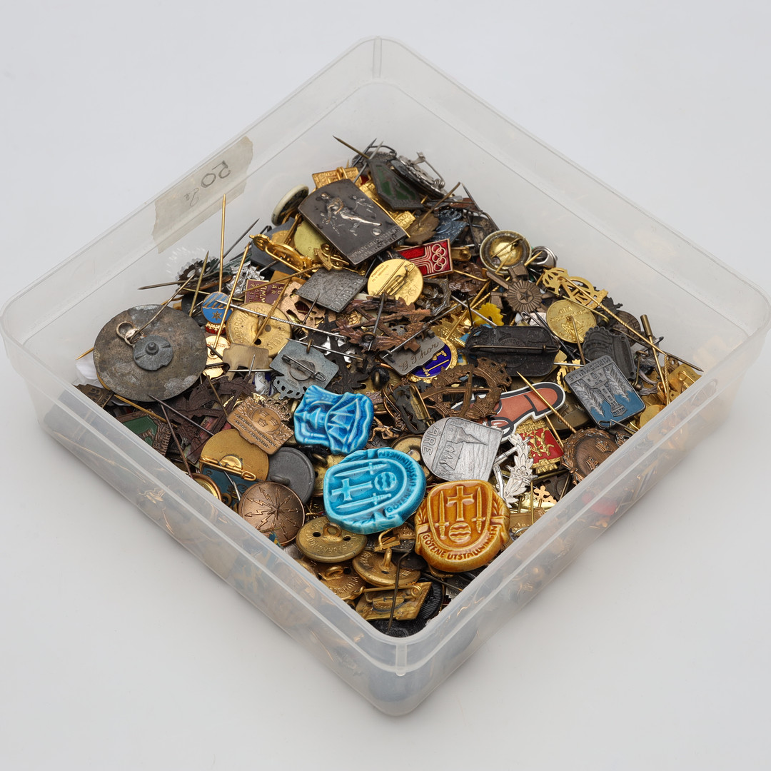 PARTI PINS/BROSCHER.
