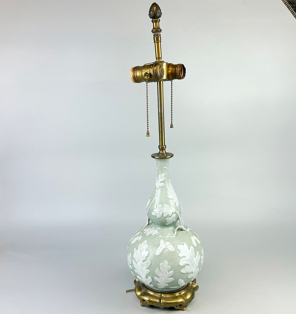 CHINESE PORCELAIN & BRONZE TABLE LAMP.