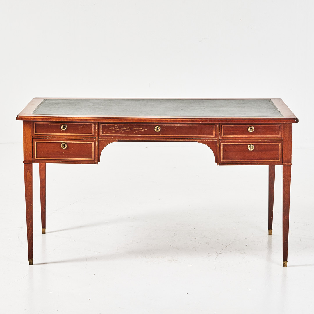 SKRIVBORD, 1900-talets mitt, sengustaviansk stil, fanerad i mahogny, beslag i mässing.
