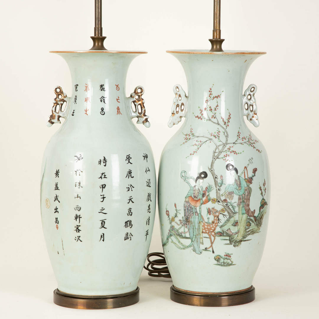 Lampenpaar mit chinesischen Henkelvasen aus der Republikzeit, Jiangxi, 1924 (2).