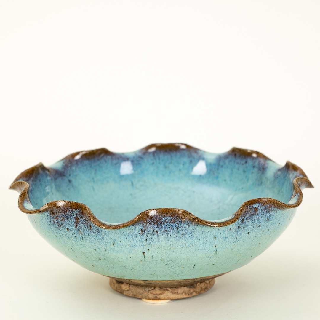Schale mit Lotosblattrand und Jun-Glasur im Song-Stil, China, 20. Jh.