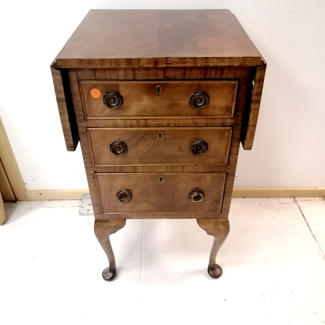 WALNUT VENEER 3 DRAWER CHEST.