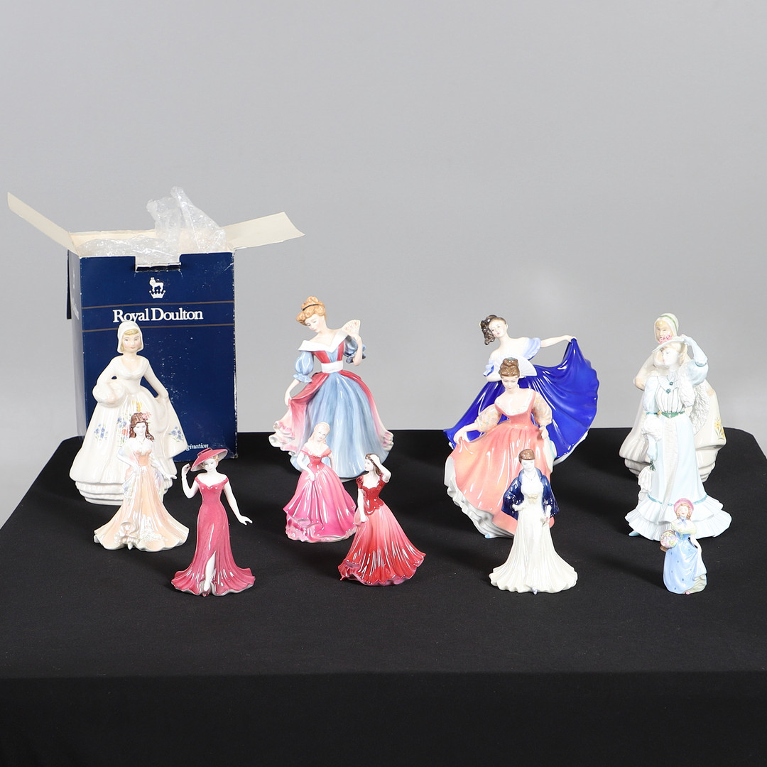 A QUANTITY OF ROYAL DOULTON, COALPORT AND OTHER CERAMIC LADIES.