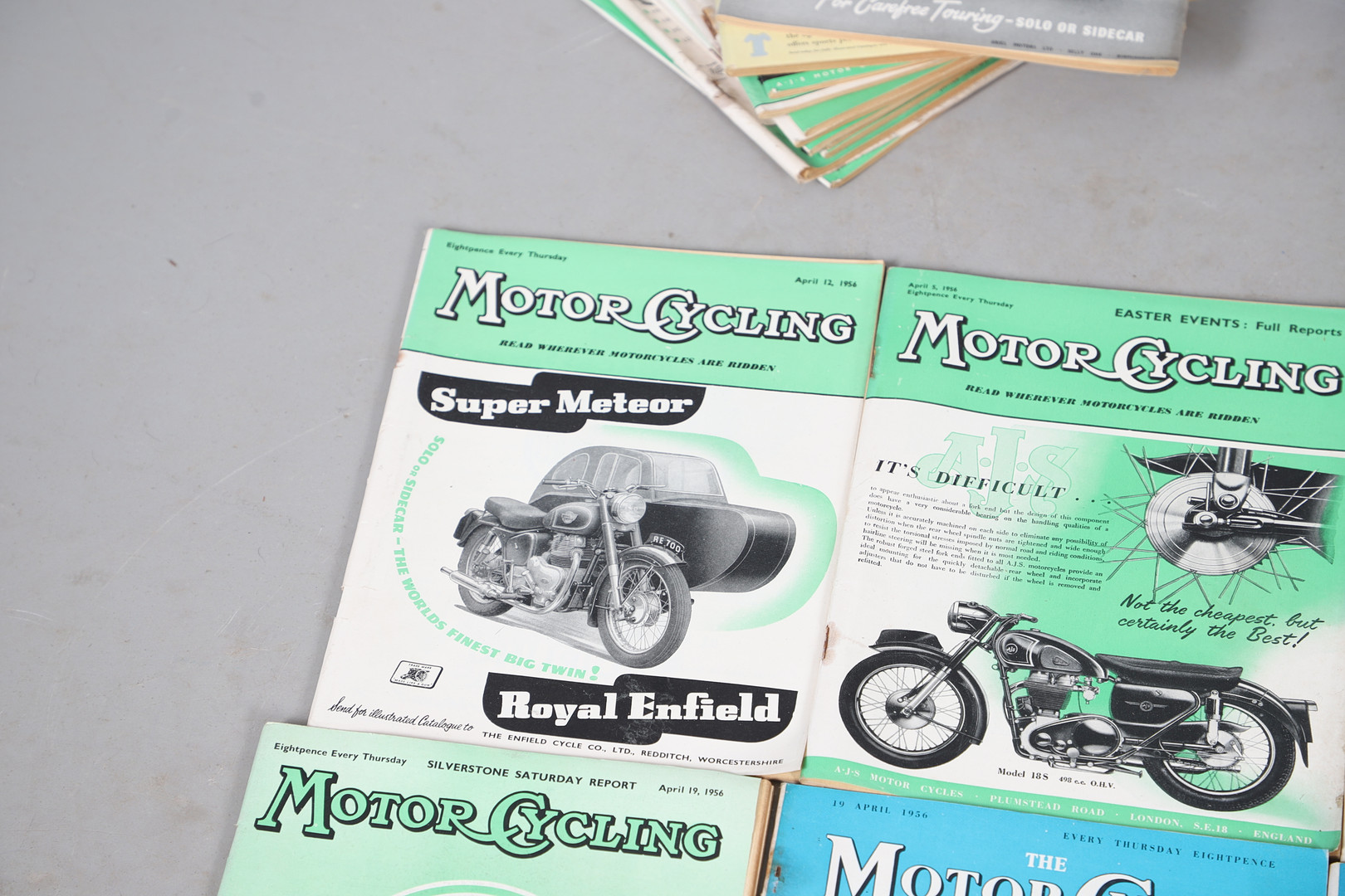 A QUANTITY OF MID CENTURY AND OTHER MOTORCYCLE MAGAZINES.