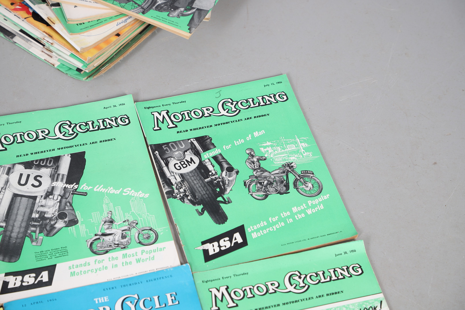 A QUANTITY OF MID CENTURY AND OTHER MOTORCYCLE MAGAZINES.