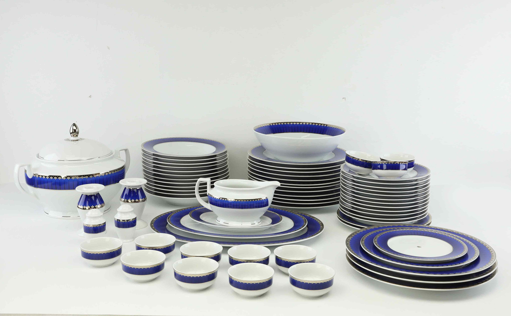 SIGVARD BERNADOTTE. Servis, 62 delar, fältspatporslin, "Marianne Milennium 2000", Christineholm.