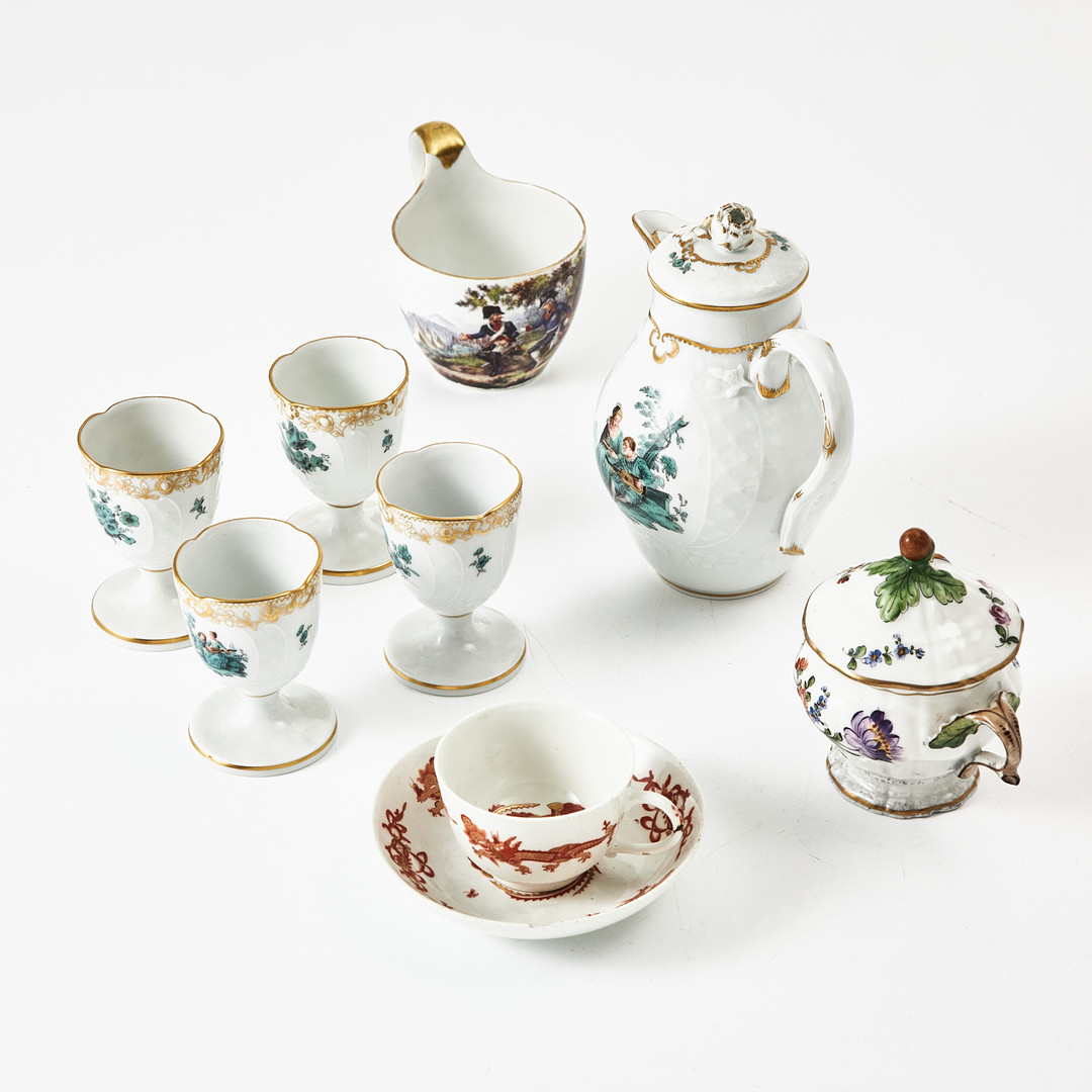MEISSEN (etabl. 1710), moccakanna, äggkoppar, kaffekopp, moccakopp, 7 dlr., porslin, Tyskland, 18- och 1900-tal, en crèmekopp (KPM) medföljer.