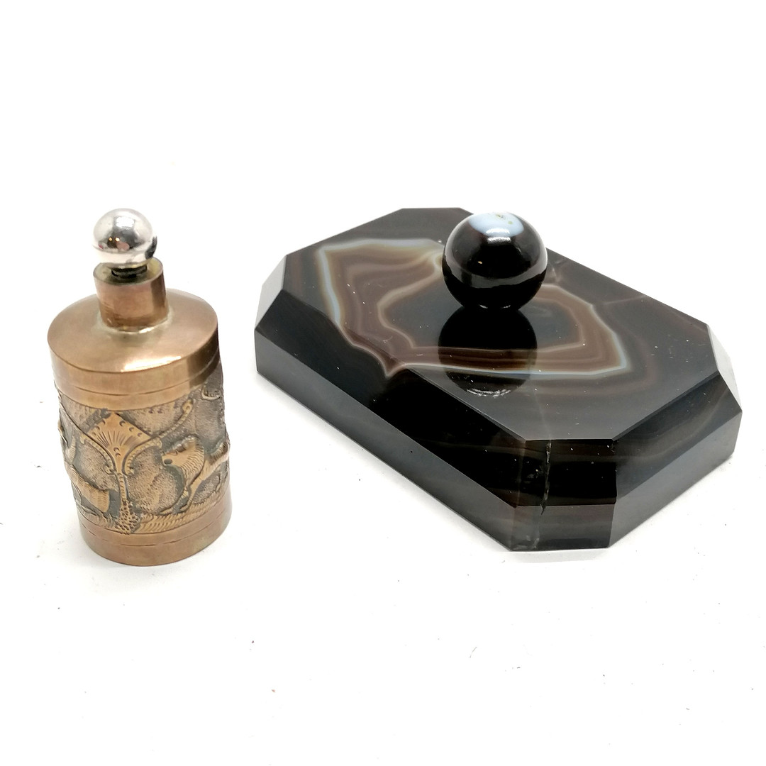 ANTIQUE BANDED AGATE DESK WEIGHT & EASTERN SCENT BOTTLE.
