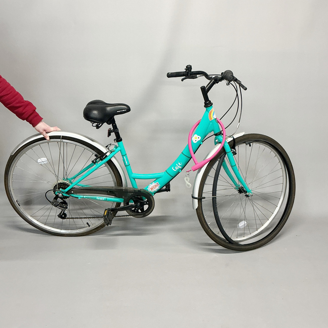 A LADY'S SHIMANO BICYCLE.