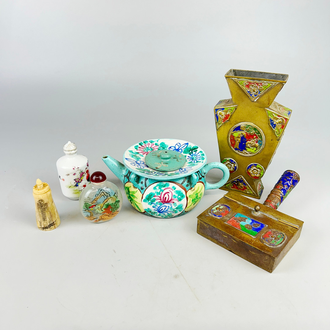 MIXED ORIENTAL ITEMS.