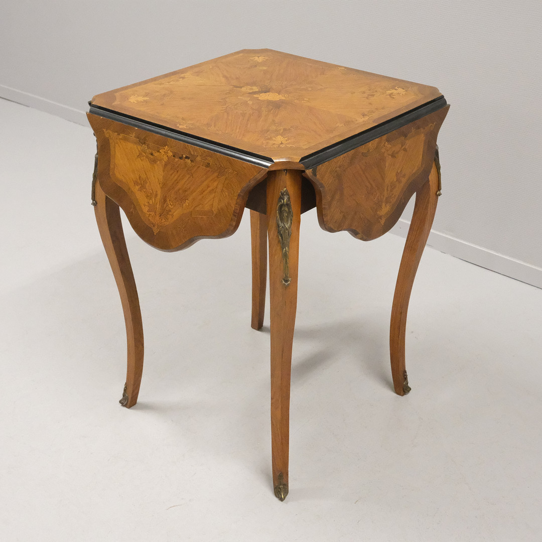 SALONGSBORD, LOUIS XV-STIL.