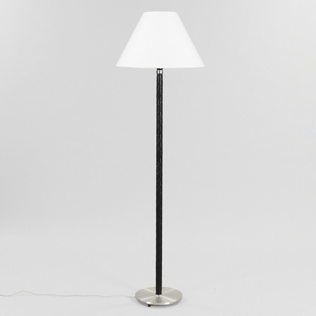 JO HAMMERBORG. “Flet”, standerlampe af aluminium og flettet sort læder, Fog & Mørup, Danmark, 1960'erne.