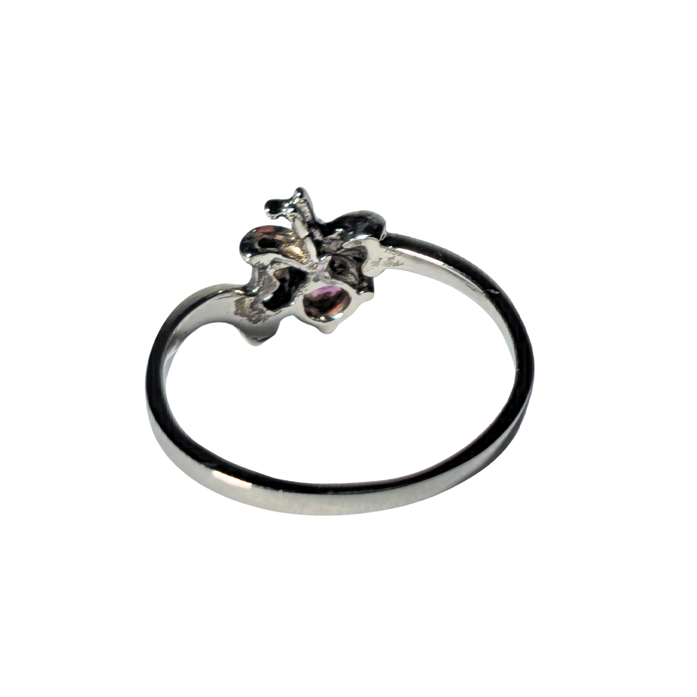 Anillo en plata con rubi rosaceo natural.