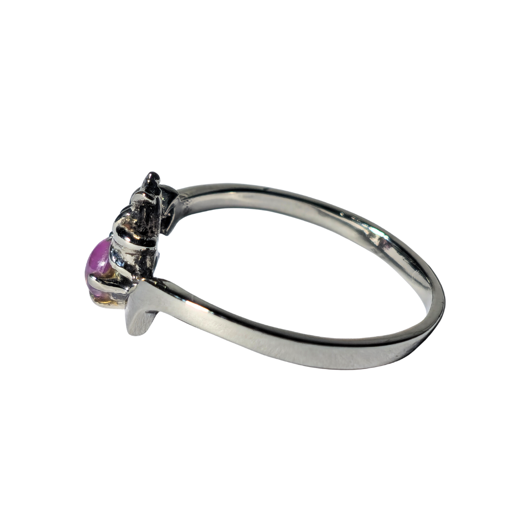 Anillo en plata con rubi rosaceo natural.