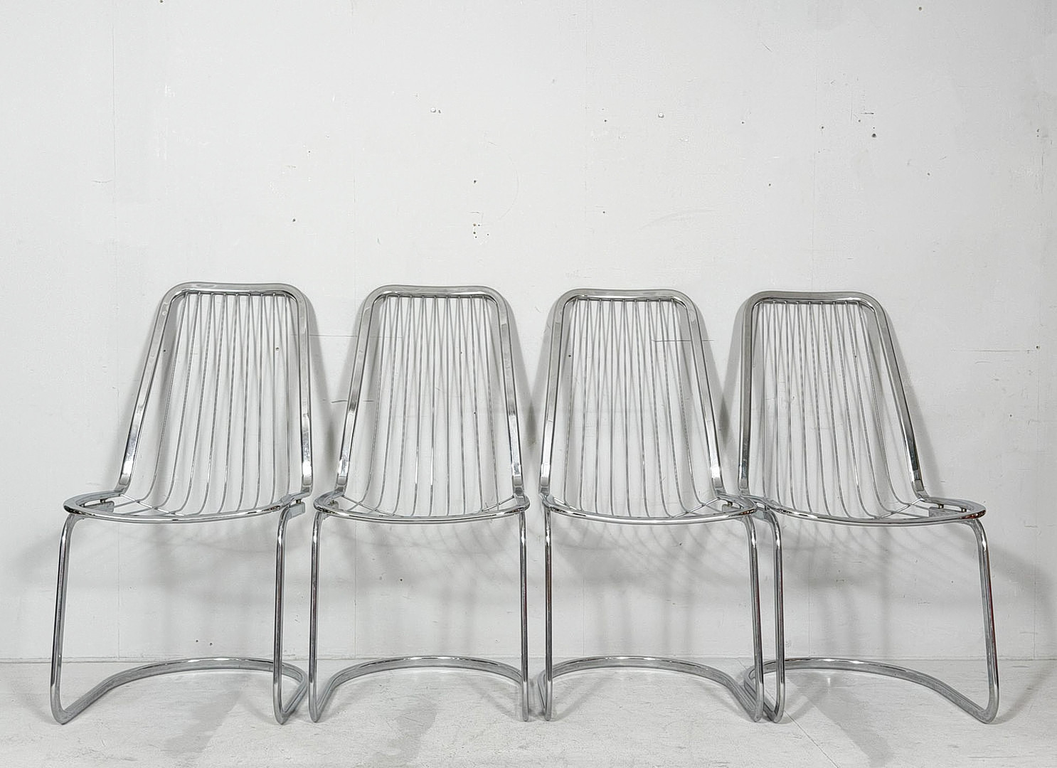 4 Freischwinger/Stühle von Gastone Rinaldi, Italien, Italien, 1970er Jahre.