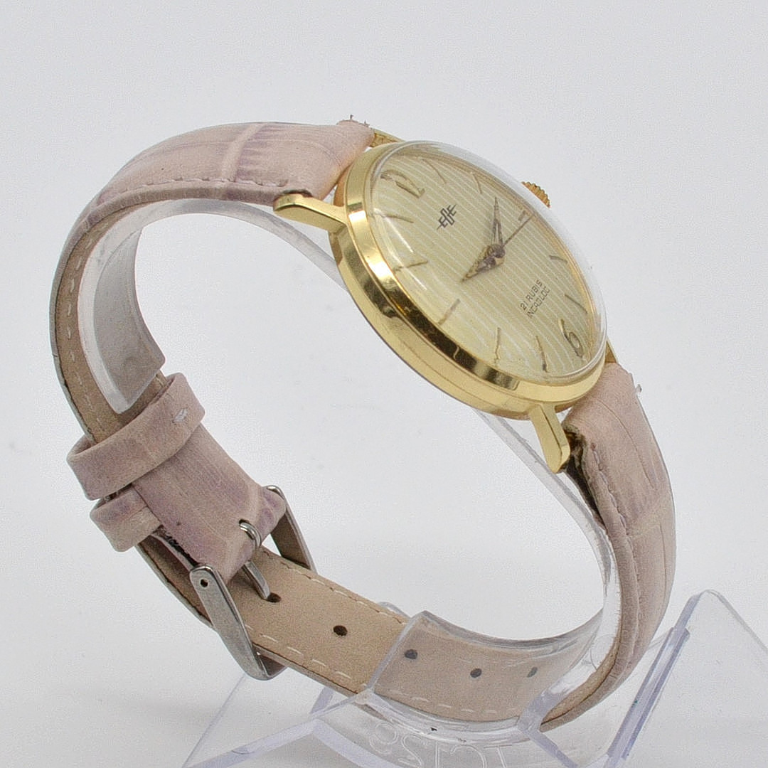 EGE ARMBANDUHR, 21 RUBIS INCABLOC, VERGOLDETES GEHÄUSE, LINIERTES ZIFFERBLATT, HANDAUFZUG, UM 1960ER JAHRE.
