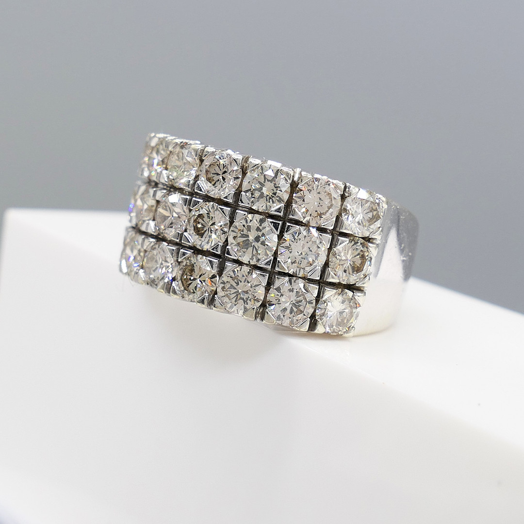4.00CT 3-ROW DIAMOND ring.