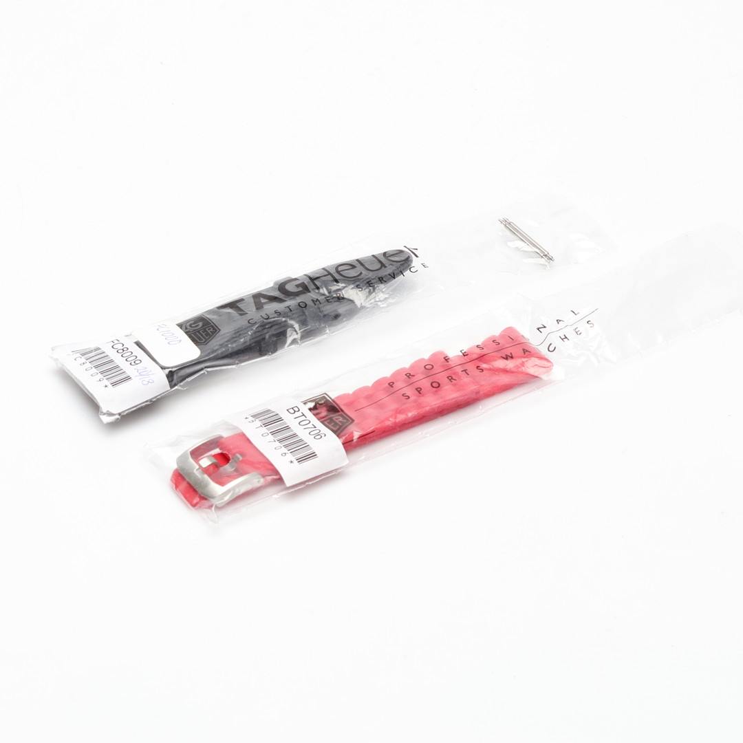 KLOCKARMBAND, två stycken, ca 20mm, gummi, läder, Tag Heuer.