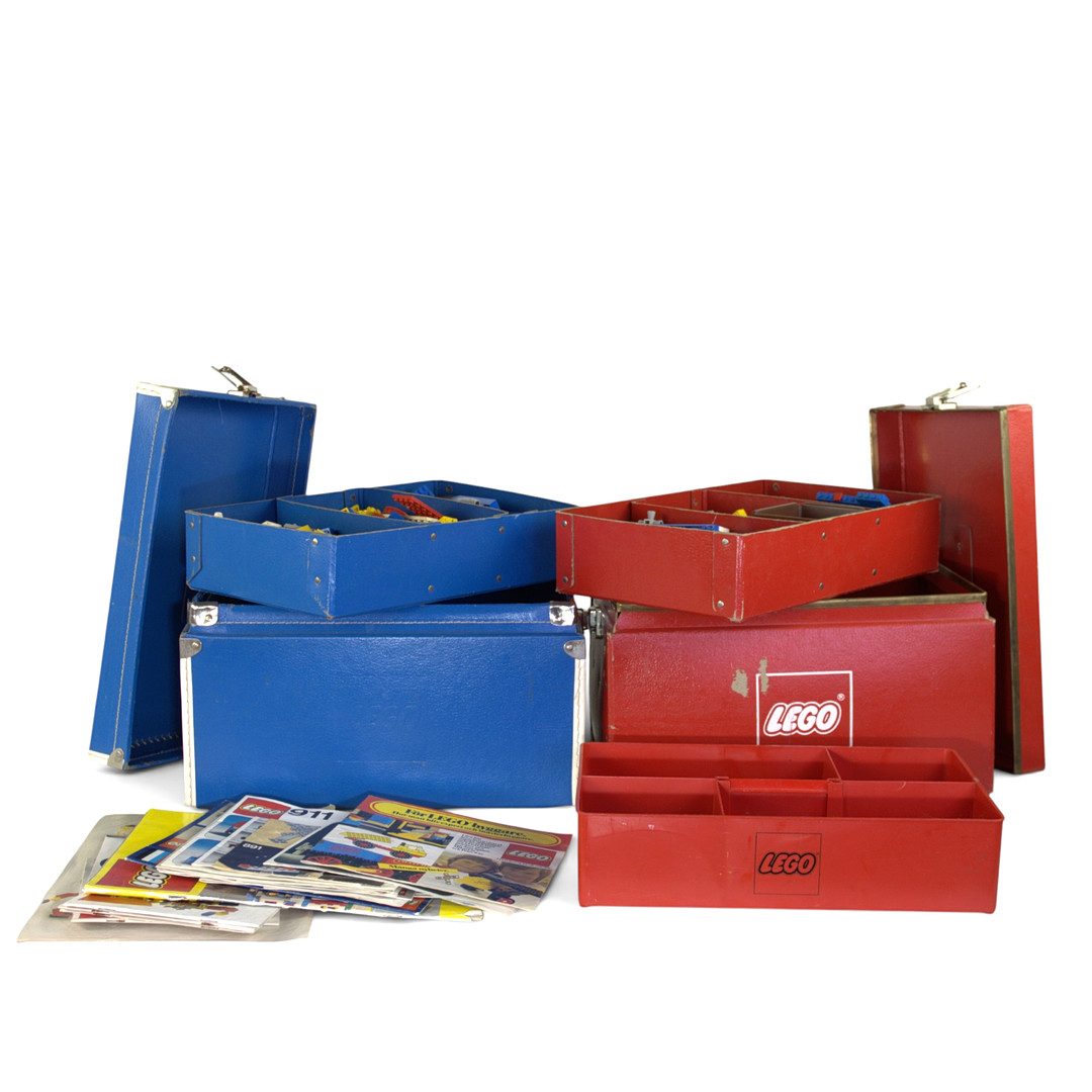 LEGO i box, 2 st, blandade delar, 1970-tal.