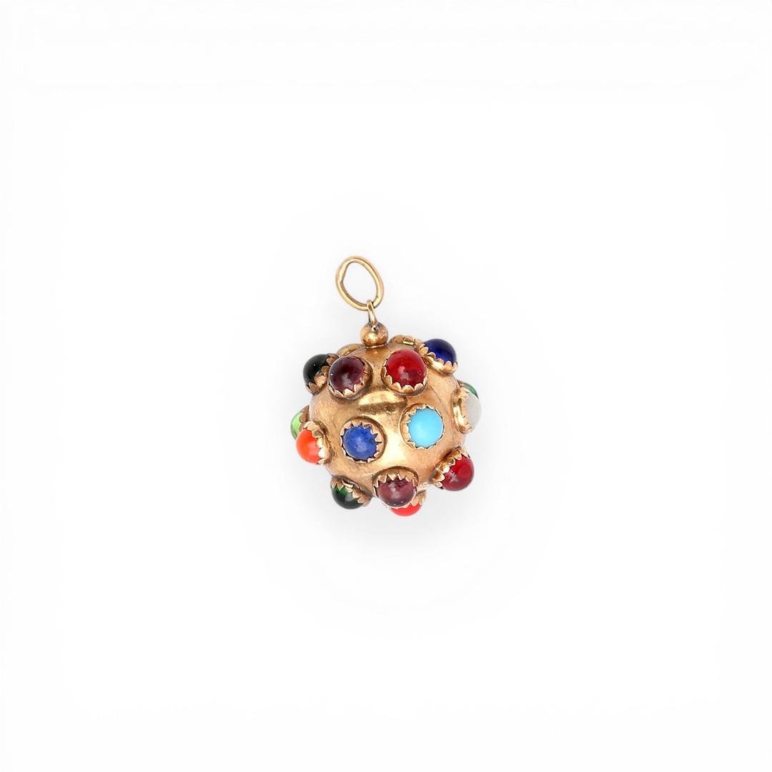 'Mine'-shaped gold pendant.