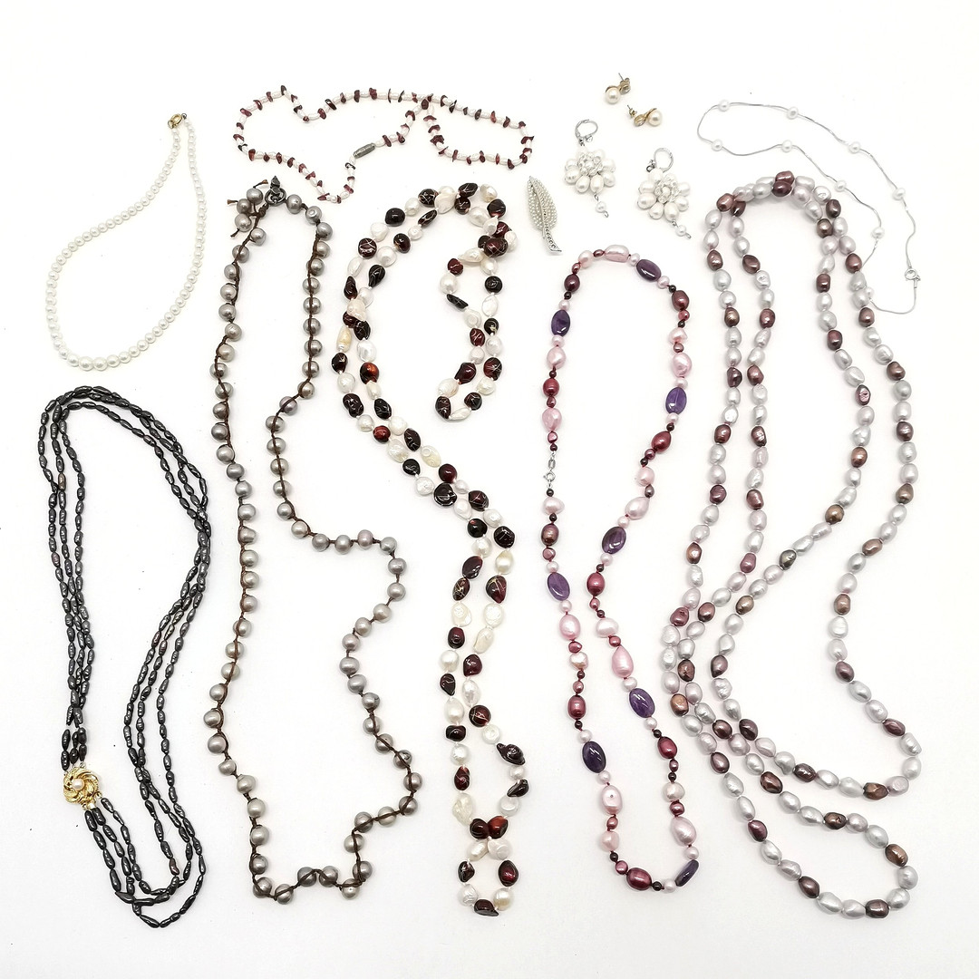 QTY OF PEARL JEWELLERY INC SILVER.