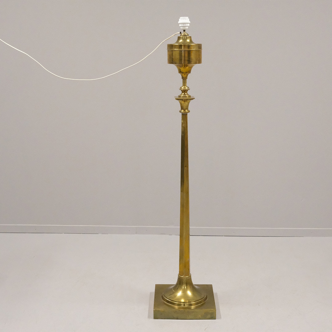 GOLVLAMPA, MÄSSING, 1900-TAL.