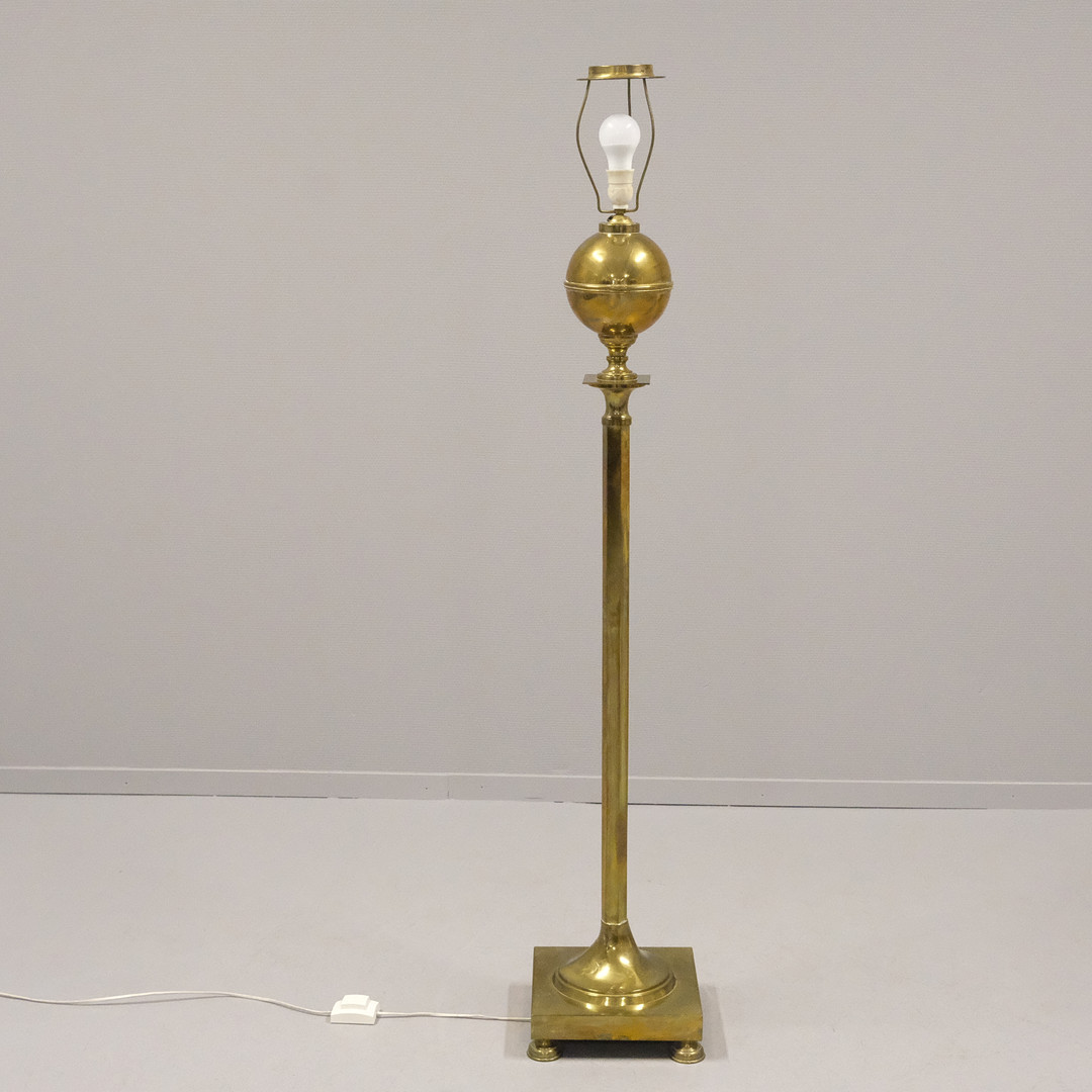 GOLVLAMPA, MÄSSING, 1900-TAL.