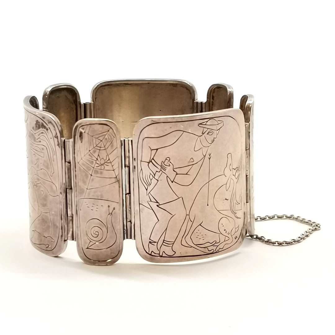 CONTINENTAL 900 SILVER MARKED PANEL BRACELET.