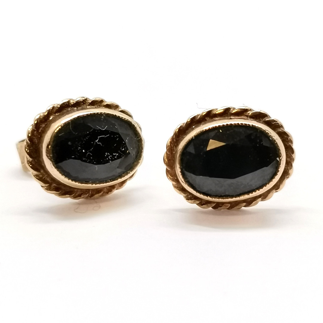 9CT GOLD PR SAPPHIRE STONE SET STUD EARRINGS.