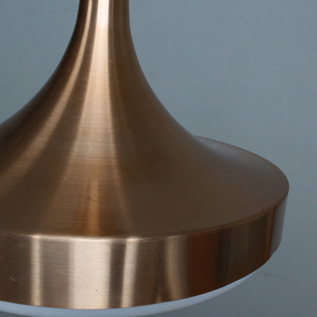DORIA LEUCHTEN. Mid-Century Pendelleuchte aus den 1960er.
